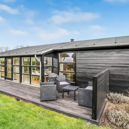 Feriehus 3 Bedroom Awesome In Egernsund